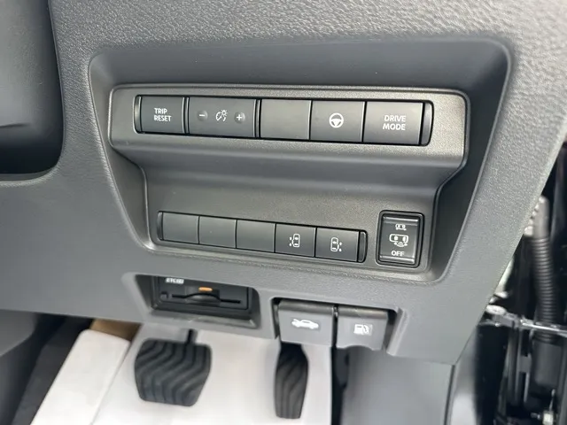 セレナ(ニッサン)e-4ORCE ハイウェイスターV 12.3ナビ登録済未使用車 16