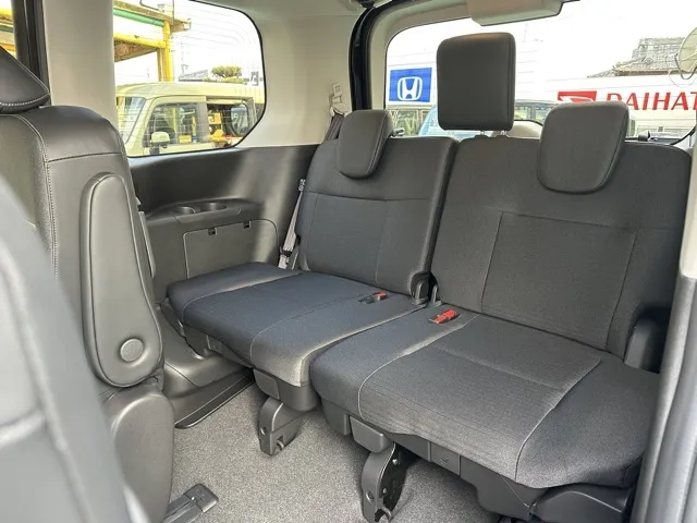 セレナ(ニッサン)e-4ORCE ハイウェイスターV 12.3ナビ登録済未使用車 5