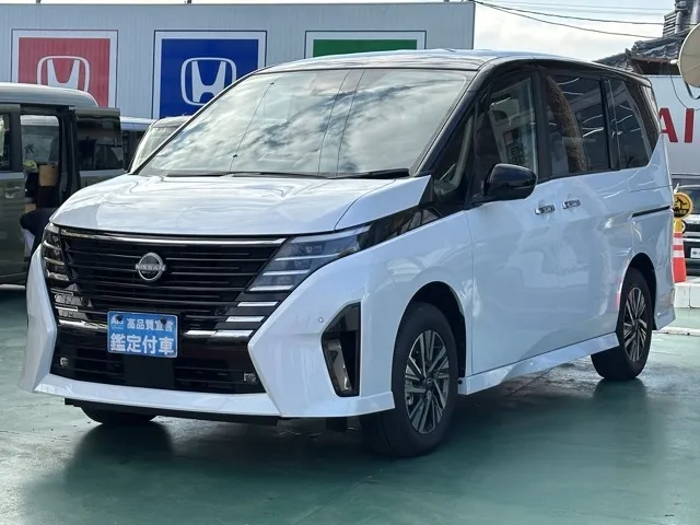 セレナ(ニッサン)e-4ORCE ハイウェイスターV アラウンドビューモニター登録済未使用車 1