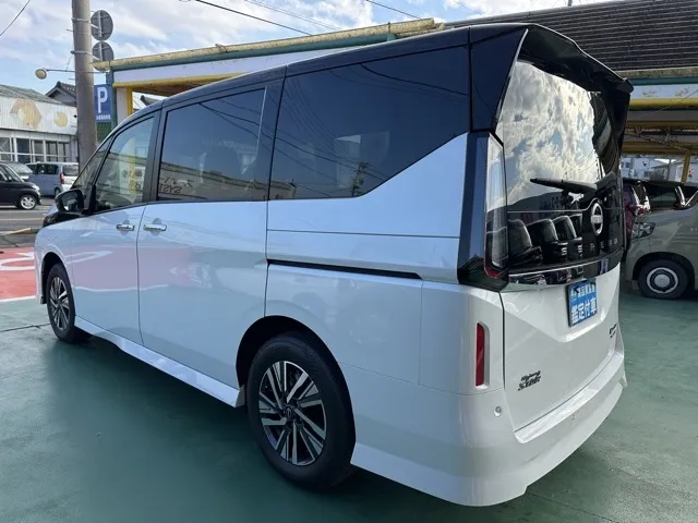 セレナ(ニッサン)e-4ORCE ハイウェイスターV アラウンドビューモニター登録済未使用車 2