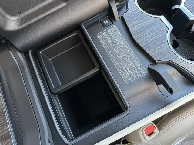 ランドクルーザー(トヨタ)ZX ７人 ガソリン クールBOX登録済未使用車 21
