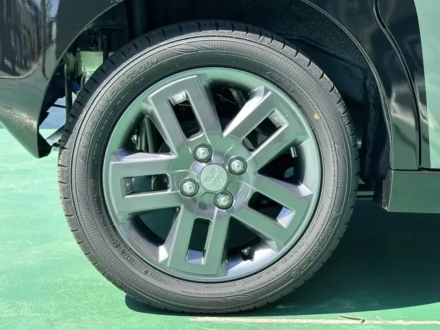 デリカミニ(三菱)G 4WD届出済未使用車 12