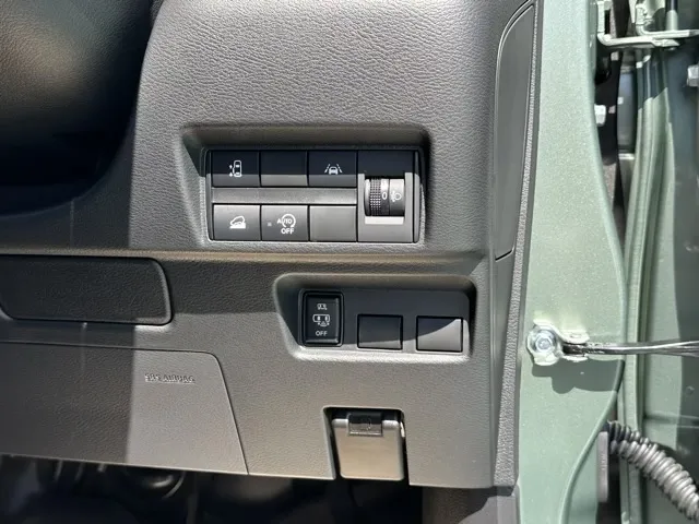 デリカミニ(三菱)G 4WD届出済未使用車 16