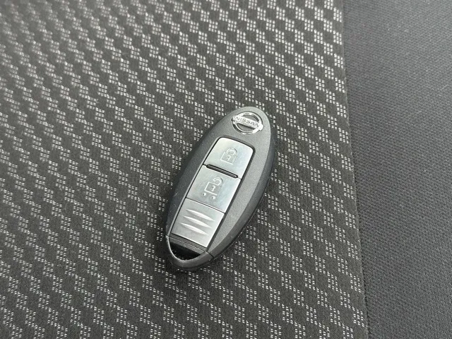 ノート(ニッサン)eパワーX中古車 14
