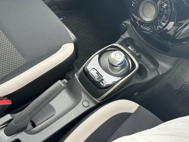 ノート(ニッサン)eパワーX中古車 19
