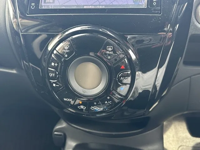 ノート(ニッサン)eパワーX中古車 20