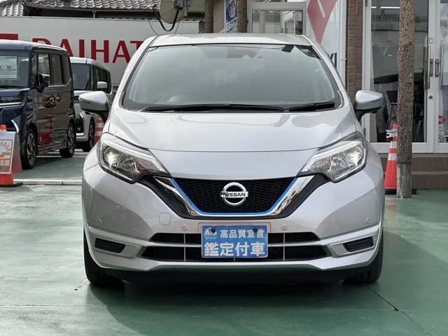 ノート(ニッサン)eパワーX中古車 29