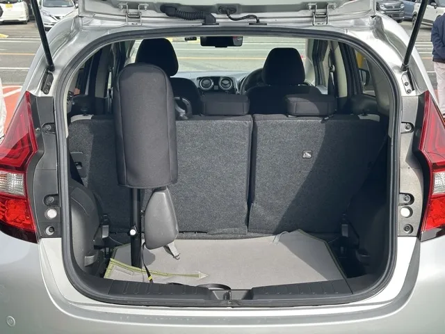 ノート(ニッサン)eパワーX中古車 8