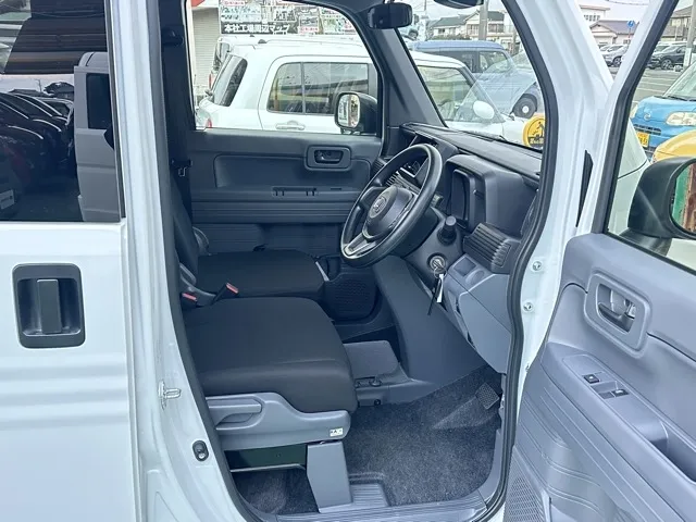 N-VAN(ホンダ)Gタイプ AT ４WD届出済未使用車 13