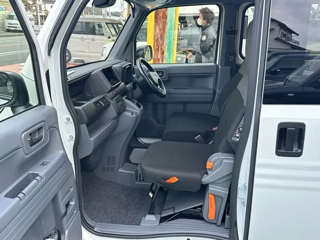 N-VAN(ホンダ)Gタイプ AT ４WD届出済未使用車 3