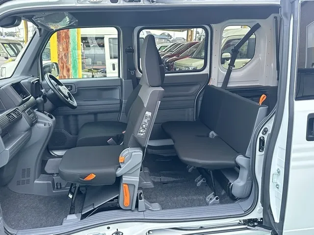 N-VAN(ホンダ)Gタイプ AT ４WD届出済未使用車 4