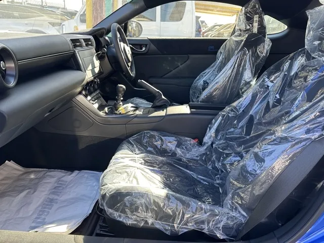 BRZ(スバル)S 10thアニバーサリーLTD 6MT登録済未使用車 3