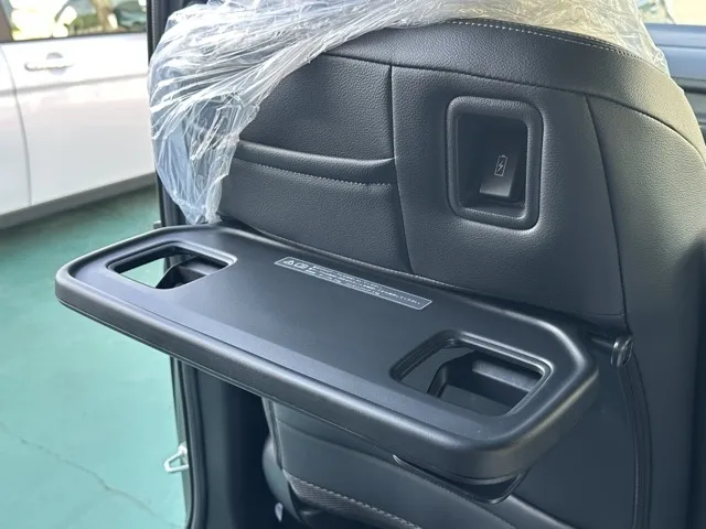 ステップワゴン(ホンダ)e・HEVスパーダ 7人登録済未使用車 9