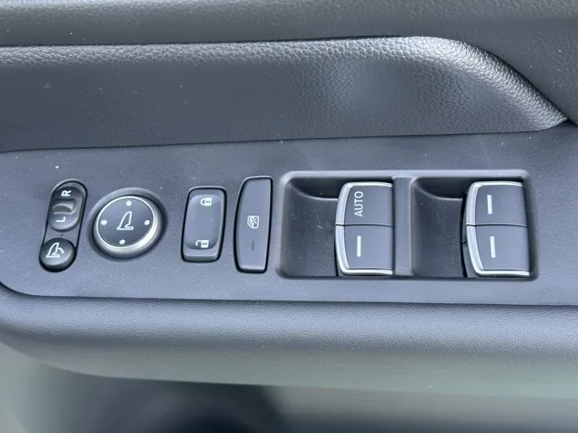 ステップワゴン(ホンダ)e・HEVスパーダ 7人登録済未使用車 19