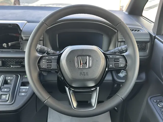 ステップワゴン(ホンダ)e・HEVスパーダ 7人登録済未使用車 8