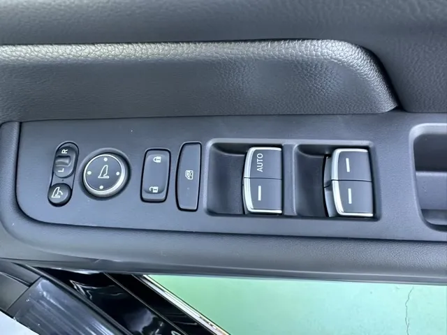 ステップワゴン(ホンダ)e・HEVスパーダ 7人登録済未使用車 17