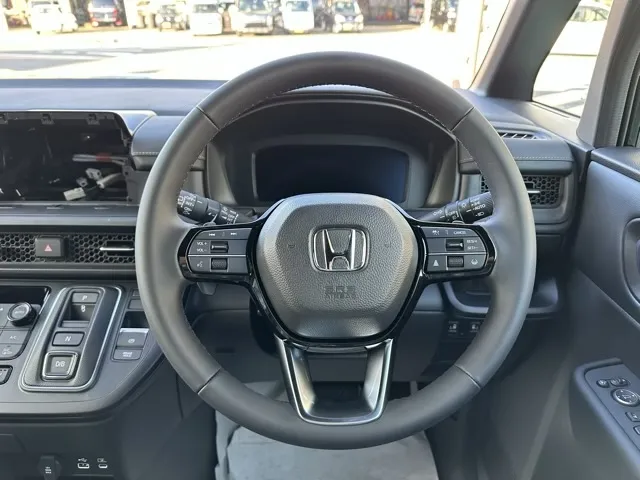 ステップワゴン(ホンダ)e・HEVスパーダ 7人登録済未使用車 7