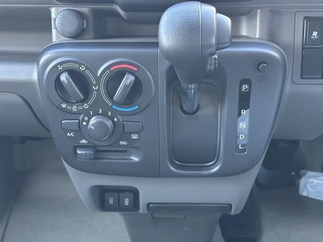エブリイ(スズキ)NV１００クリッパーGX AT届出済未使用車 15