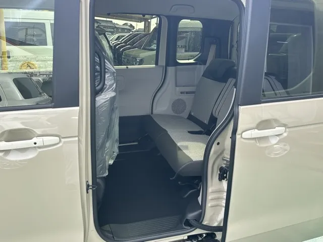 N-BOX(ホンダ)N-BOX ファッションスタイル コンフォートＰ届出済未使用車 4