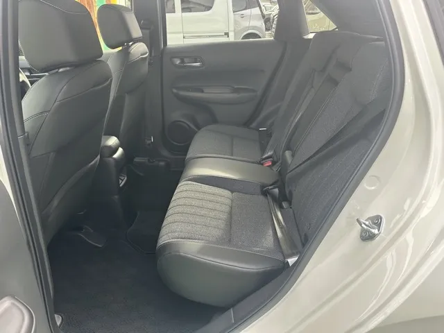 フィット(ホンダ)e：HEV ホーム ブラックスタイル中古車 4