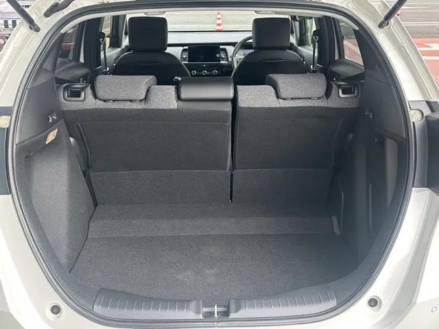 フィット(ホンダ)e：HEV ホーム ブラックスタイル中古車 8