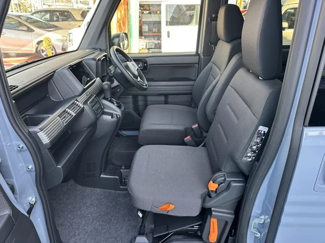 N-VAN(ホンダ)FUNターボ 4WD届出済未使用車 3