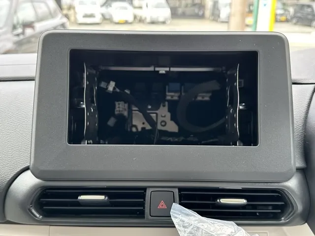 デリカミニ(三菱)G届出済未使用車 17