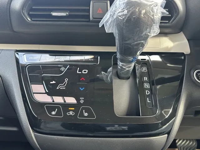デリカミニ(三菱)G届出済未使用車 19