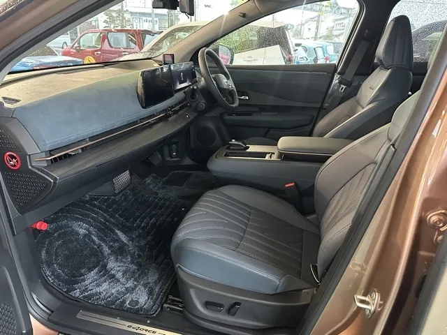 アリア(ニッサン)B9 e-4ORCE リミテッド中古車 3
