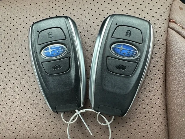 クロストレック(スバル)リミテッド 4WD中古車 25