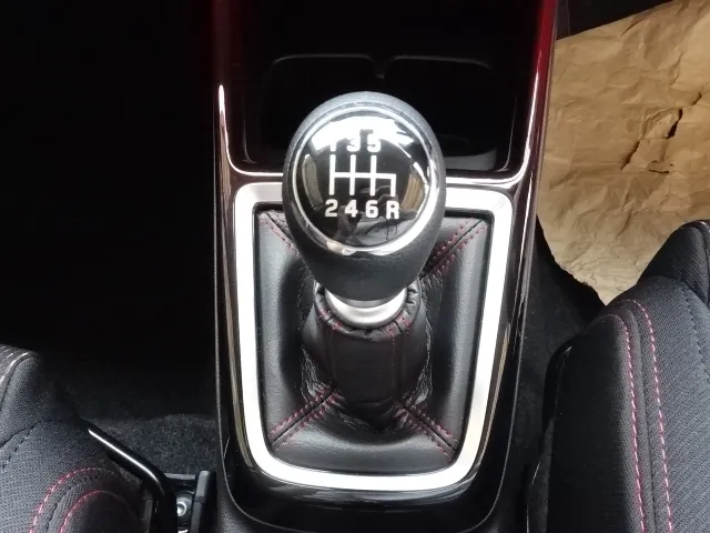 スイフト(スズキ)ベースグレード　セーフティサポート MT登録済未使用車 22