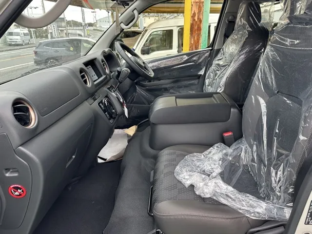 キャラバン(ニッサン)ディーゼル ロングGRANDプレミアム GX プロスタイル マイルーム 寒冷地 4WD登録済未使用車 3