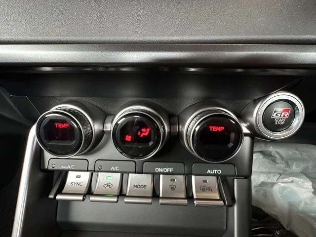 GR86(トヨタ)RC 6MT登録済未使用車 16