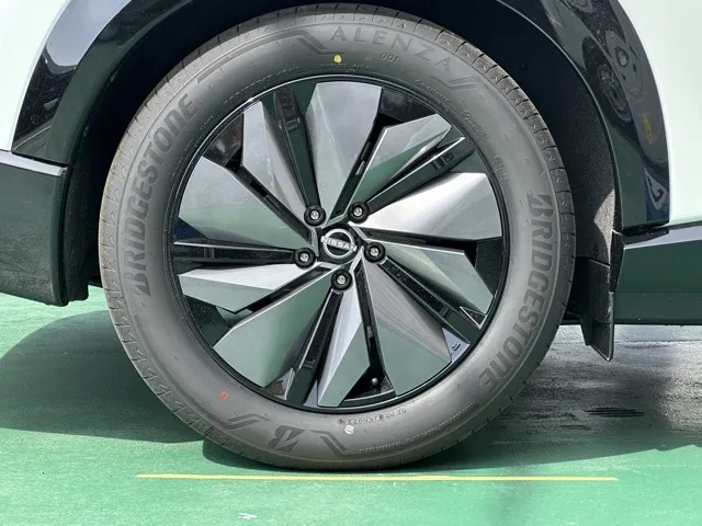 アリア(ニッサン)B6登録済未使用車 10