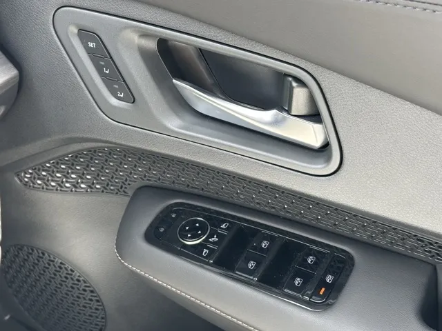アリア(ニッサン)B6登録済未使用車 12