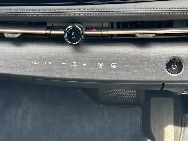 アリア(ニッサン)B6登録済未使用車 19