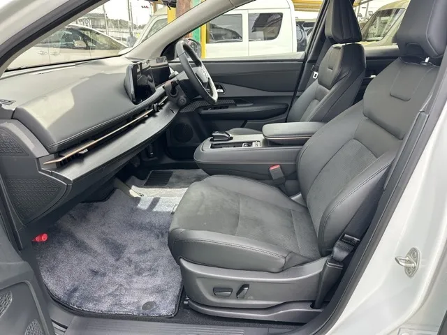 アリア(ニッサン)B6登録済未使用車 3