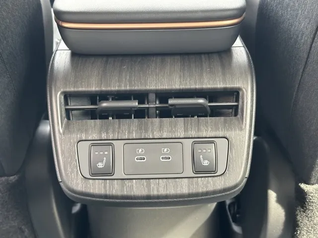アリア(ニッサン)B6登録済未使用車 7