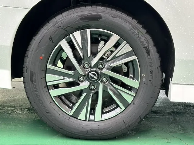セレナ(ニッサン)ハイウェイスターV アラウンドビューモニター登録済未使用車 18