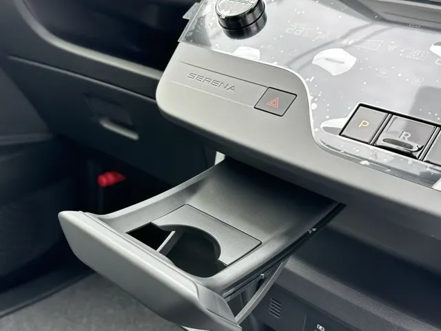 セレナ(ニッサン)ハイウェイスターV アラウンドビューモニター登録済未使用車 25