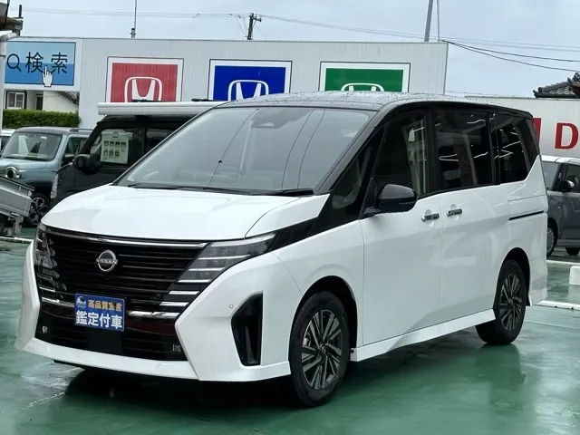 セレナ(ニッサン)ハイウェイスターV アラウンドビューモニター登録済未使用車 1