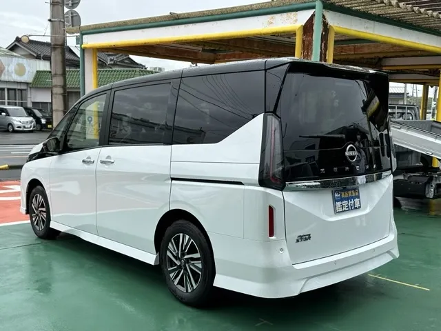 セレナ(ニッサン)ハイウェイスターV アラウンドビューモニター登録済未使用車 2