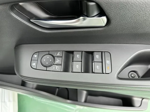セレナ(ニッサン)ハイウェイスターV アラウンドビューモニター 12.3ナビ登録済未使用車 17
