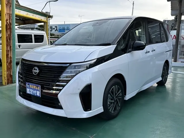 セレナ(ニッサン)ハイウェイスターV アラウンドビューモニター 12.3ナビ登録済未使用車 1