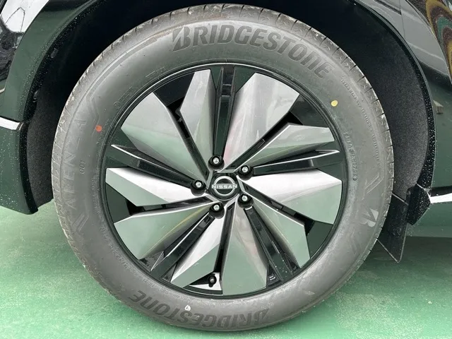 アリア(ニッサン)B6登録済未使用車 11