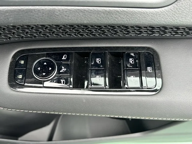 アリア(ニッサン)B6登録済未使用車 12