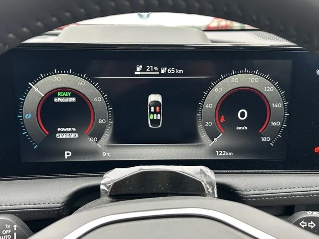 アリア(ニッサン)B6登録済未使用車 24