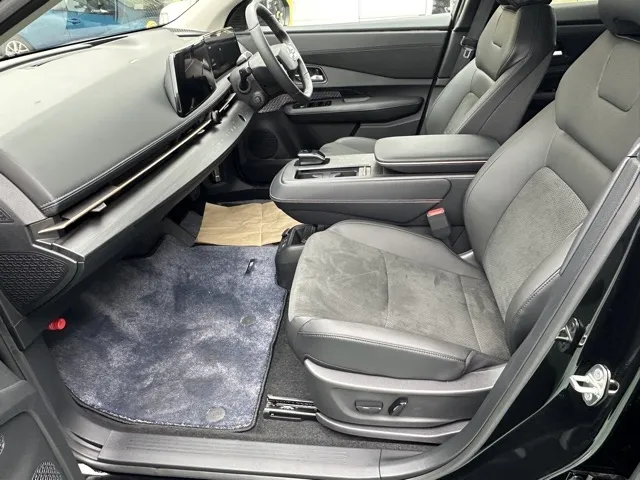アリア(ニッサン)B6登録済未使用車 3