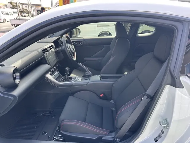 BRZ(スバル)R 6MT中古車 3