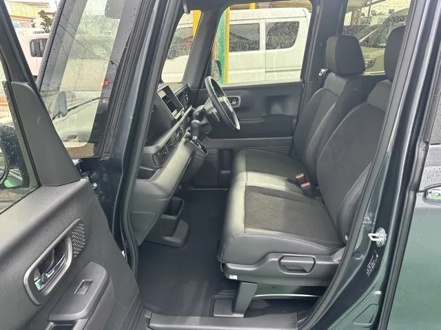 N-BOX(ホンダ)N-BOXカスタムターボ届出済未使用車 3